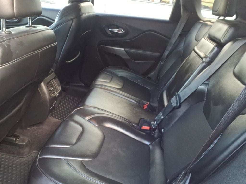 2019 Jeep Cherokee Latitude Plus 4x4 - 22989145 - 16