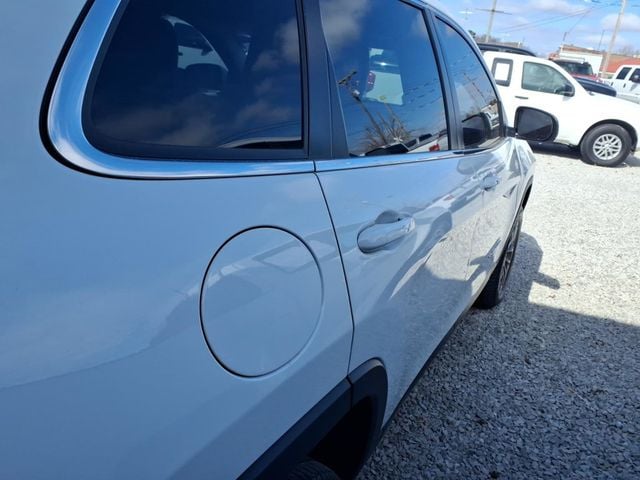 2019 Jeep Cherokee Latitude Plus 4x4 - 22989145 - 18