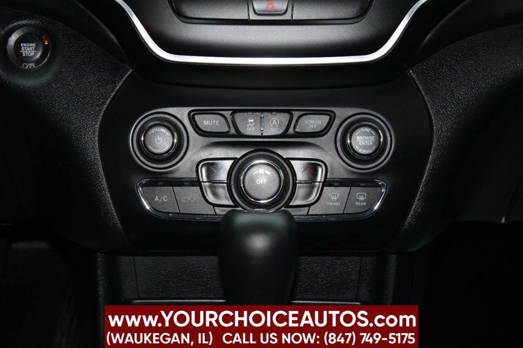 2019 Jeep Cherokee Latitude Plus 4x4 - 22833086 - 19
