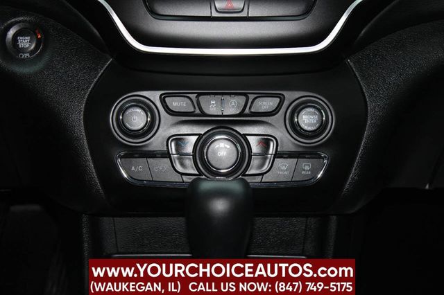 2019 Jeep Cherokee Latitude Plus 4x4 - 22833086 - 19