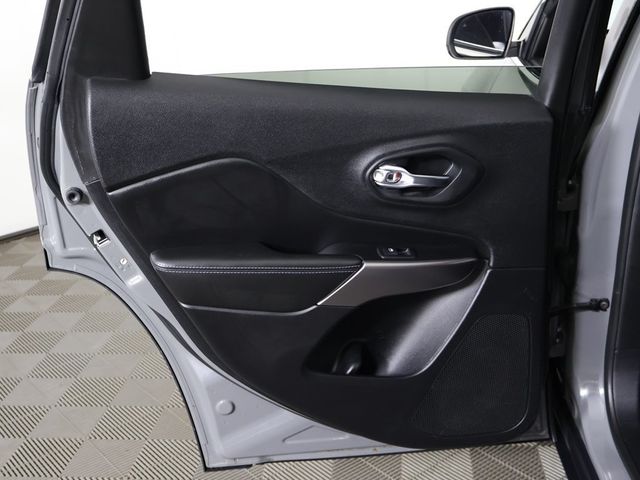 2019 Jeep Cherokee Latitude Plus 4x4 - 22941056 - 19