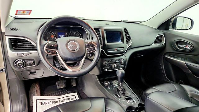 2019 Jeep Cherokee Latitude Plus 4x4 with Cold Weather Group - 22978501 - 9