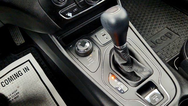 2019 Jeep Cherokee Latitude Plus 4x4 with Cold Weather Group - 22978501 - 13