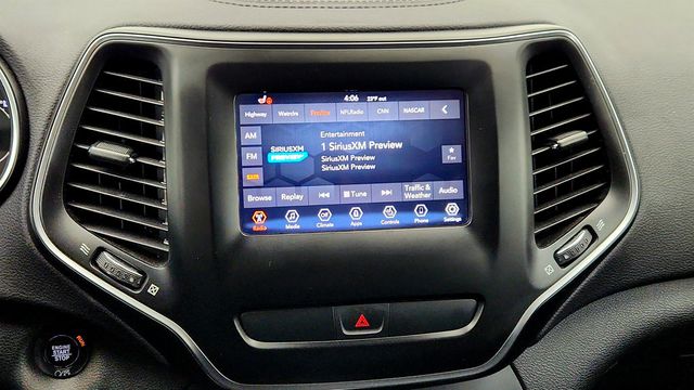 2019 Jeep Cherokee Latitude Plus 4x4 with Cold Weather Group - 22978501 - 14