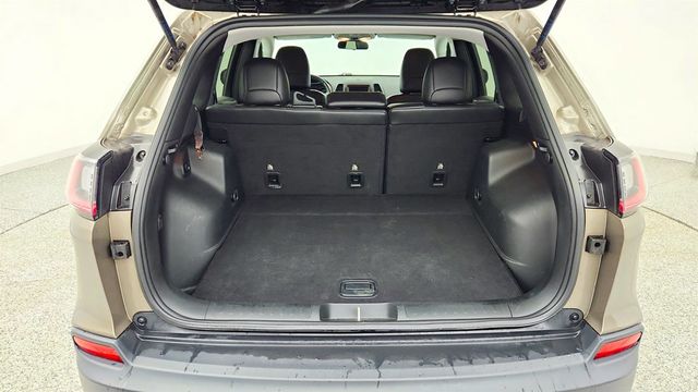 2019 Jeep Cherokee Latitude Plus 4x4 with Cold Weather Group - 22978501 - 18