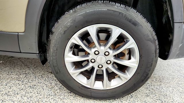 2019 Jeep Cherokee Latitude Plus 4x4 with Cold Weather Group - 22978501 - 8