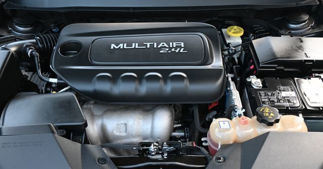 2019 Jeep Cherokee Latitude Plus FWD - 23033455 - 16
