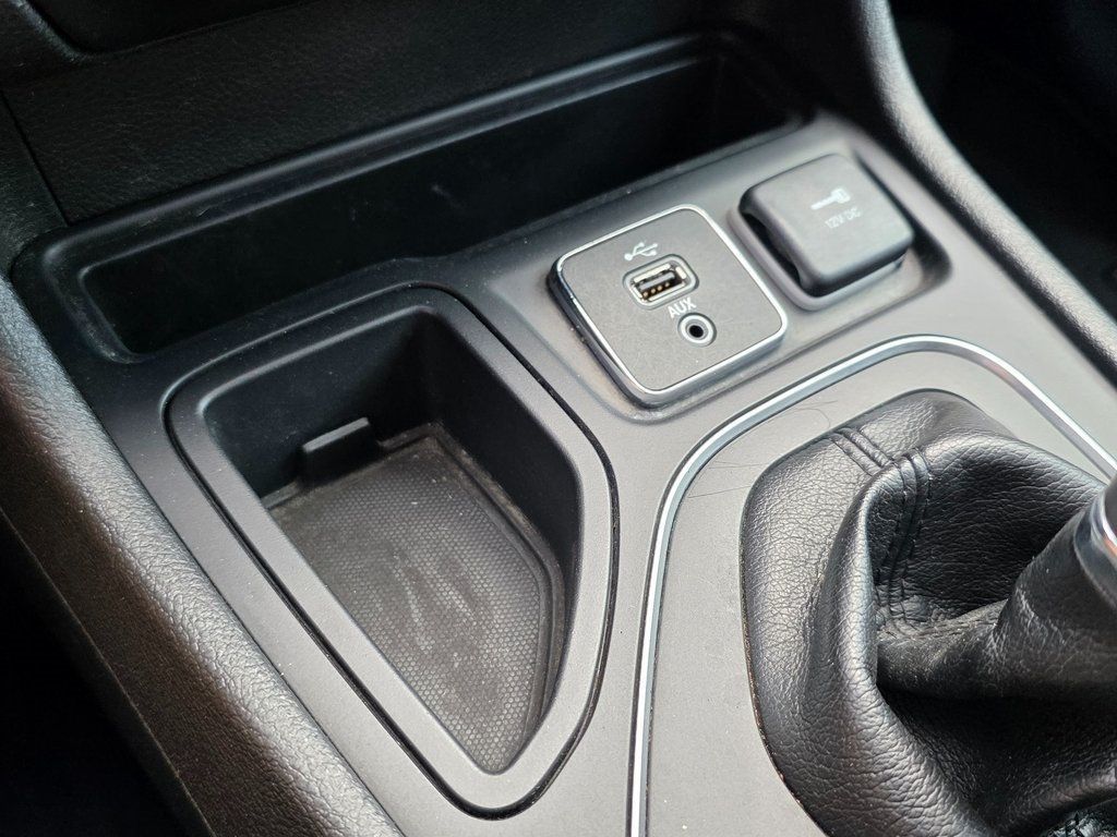 2019 Jeep Cherokee Latitude Plus FWD - 22929686 - 25