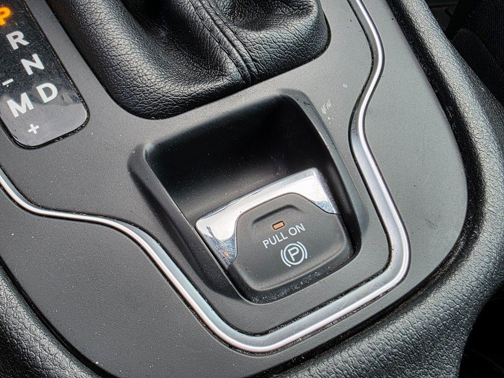 2019 Jeep Cherokee Latitude Plus FWD - 22929686 - 28