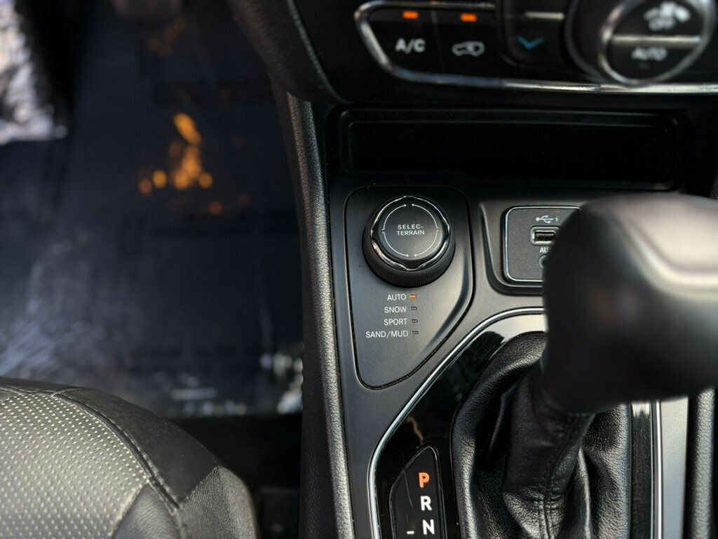 2019 Jeep Cherokee Limited photo 16