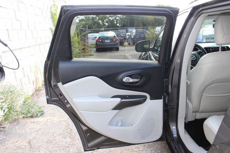 2019 Jeep Cherokee Limited FWD - 22915527 - 13