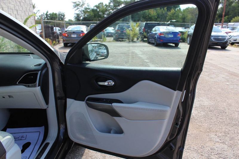 2019 Jeep Cherokee Limited FWD - 22915527 - 19