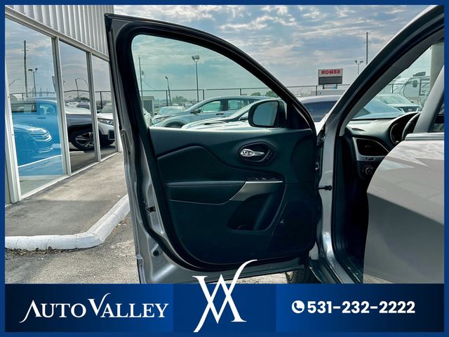 2019 Jeep Cherokee Limited Sport Utility 4D - 22938985 - 10