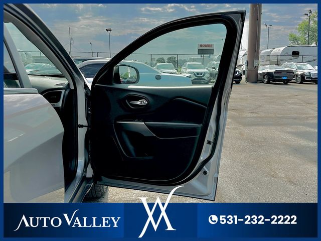 2019 Jeep Cherokee Limited Sport Utility 4D - 22938985 - 14