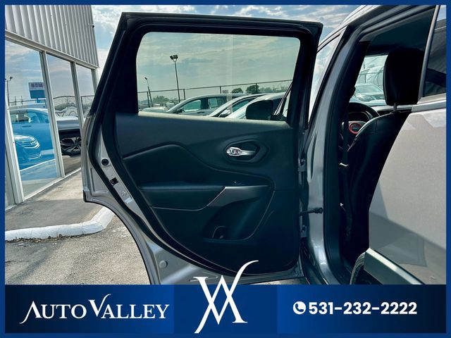 2019 Jeep Cherokee Limited Sport Utility 4D - 22938985 - 18