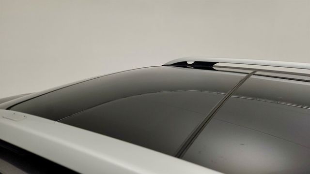 2019 Jeep Cherokee Limited with Power Sunroof and Technology Package - 22974032 - 9