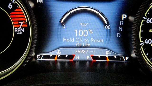 2019 Jeep Cherokee Limited with Power Sunroof and Technology Package - 22974032 - 15