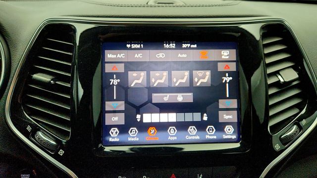 2019 Jeep Cherokee Limited with Power Sunroof and Technology Package - 22974032 - 19