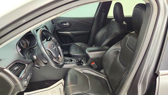 2019 Jeep Cherokee Limited with Power Sunroof and Technology Package - 22974032 - 20