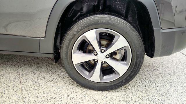 2019 Jeep Cherokee Limited with Power Sunroof and Technology Package - 22974032 - 8