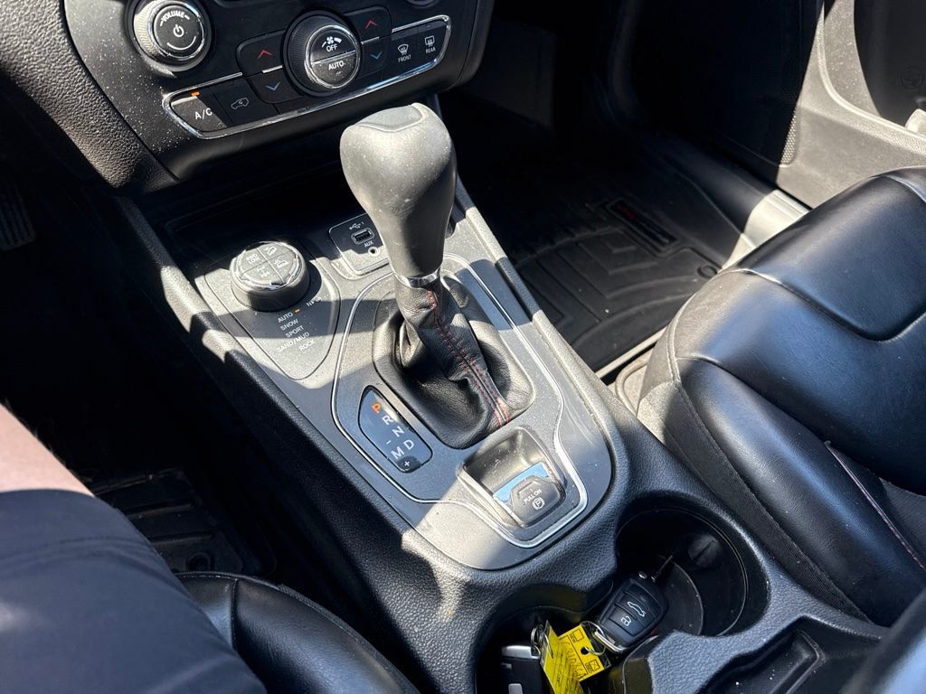 2019 Jeep Cherokee Trailhawk - 23041063 - 14