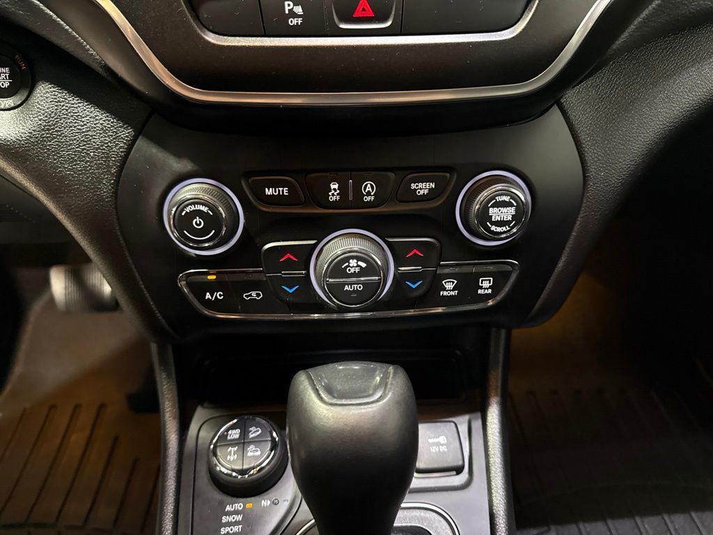 2019 Jeep Cherokee Trailhawk - 23041063 - 17
