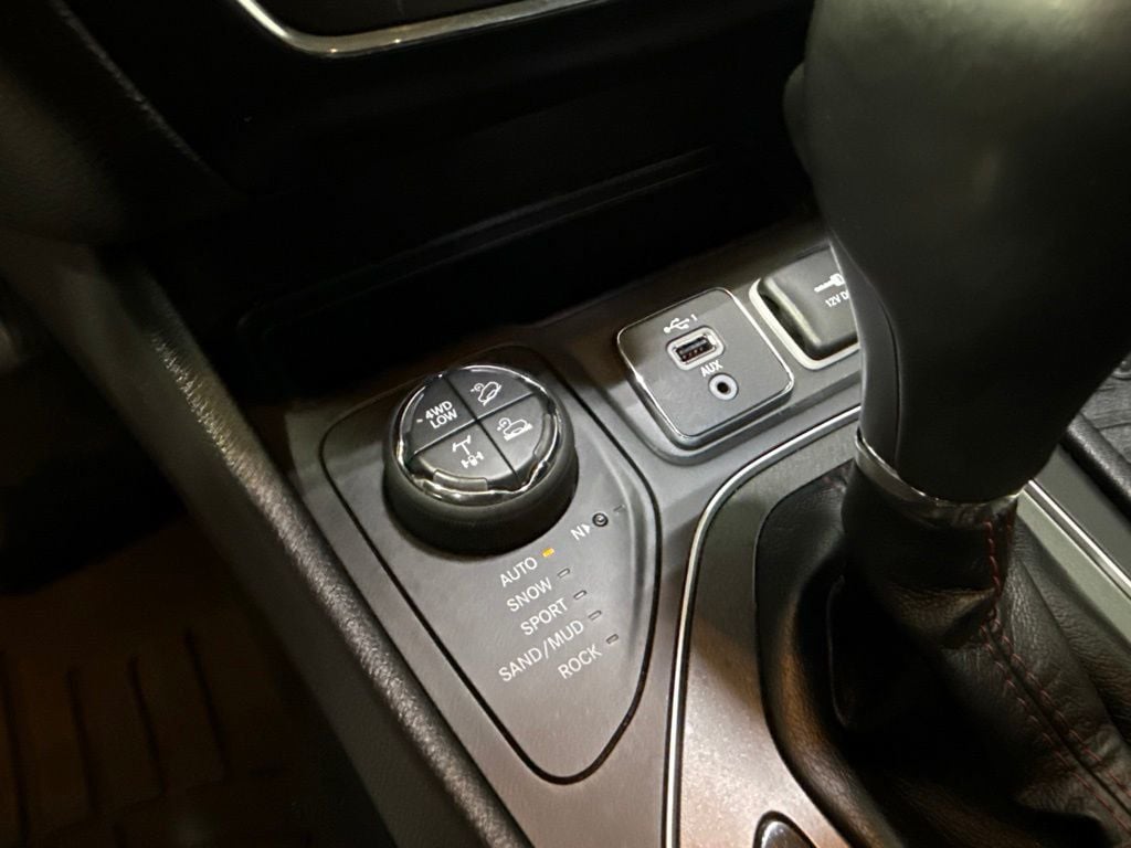 2019 Jeep Cherokee Trailhawk - 23041063 - 18