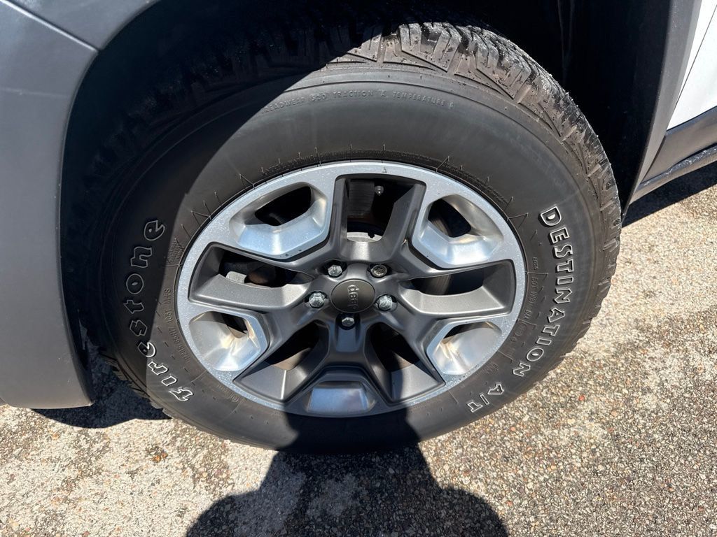 2019 Jeep Cherokee Trailhawk - 23041063 - 1