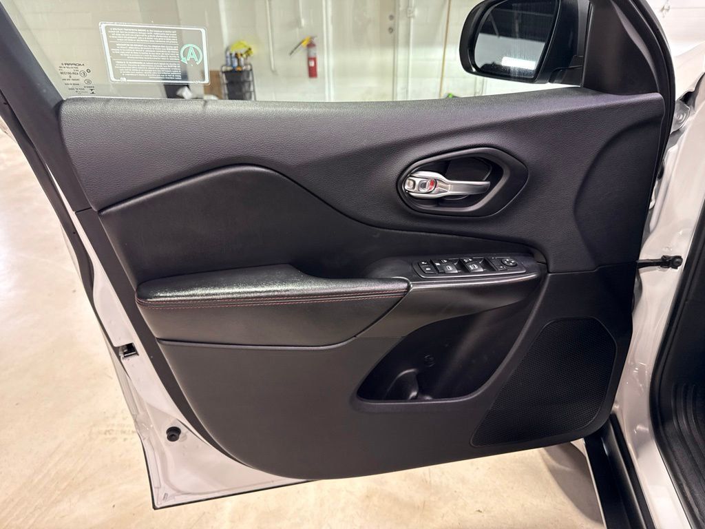 2019 Jeep Cherokee Trailhawk - 23041063 - 25