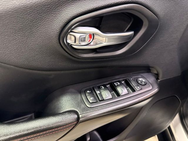 2019 Jeep Cherokee Trailhawk - 23041063 - 26