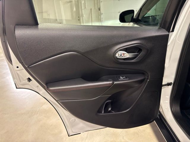 2019 Jeep Cherokee Trailhawk - 23041063 - 30