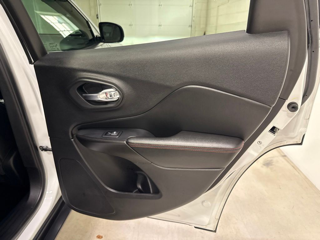 2019 Jeep Cherokee Trailhawk - 23041063 - 35