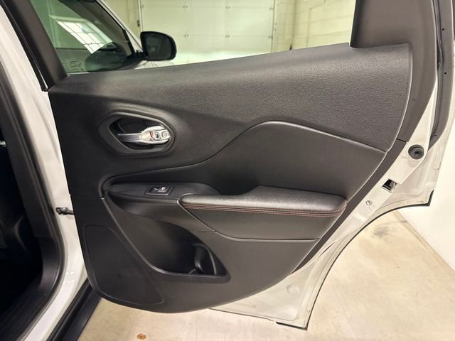 2019 Jeep Cherokee Trailhawk - 23041063 - 35