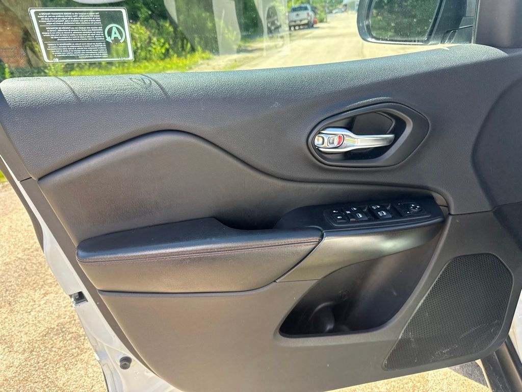2019 Jeep Cherokee Trailhawk - 23041063 - 8