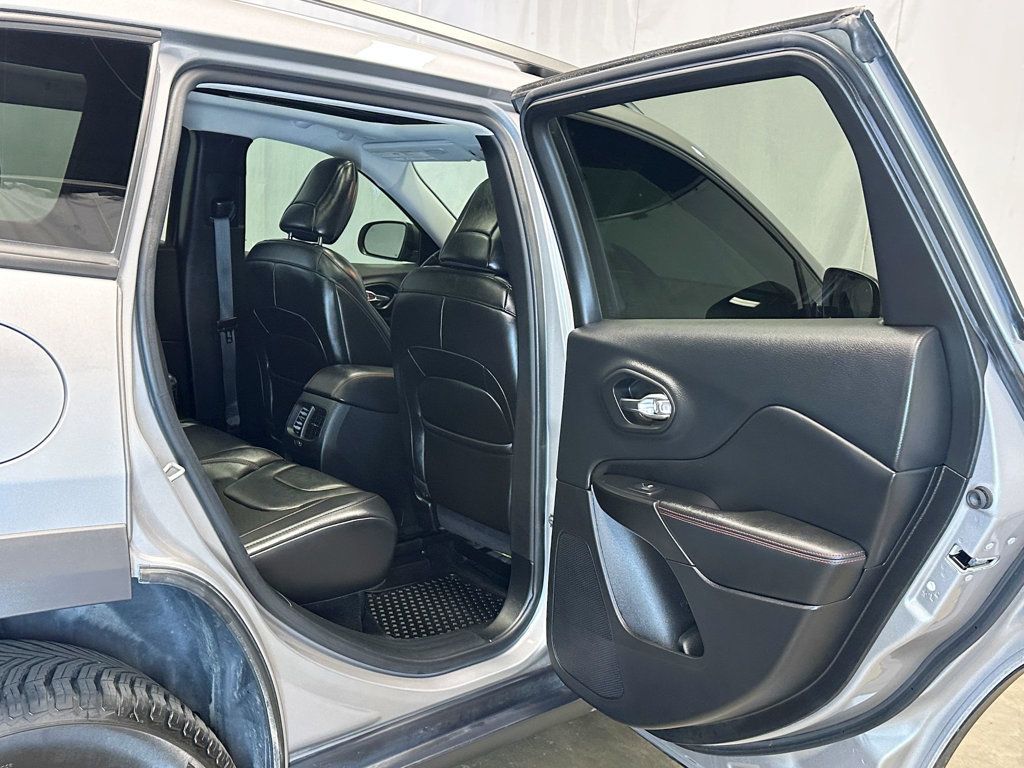 2019 Jeep Cherokee Trailhawk 4x4 - 23060427 - 32