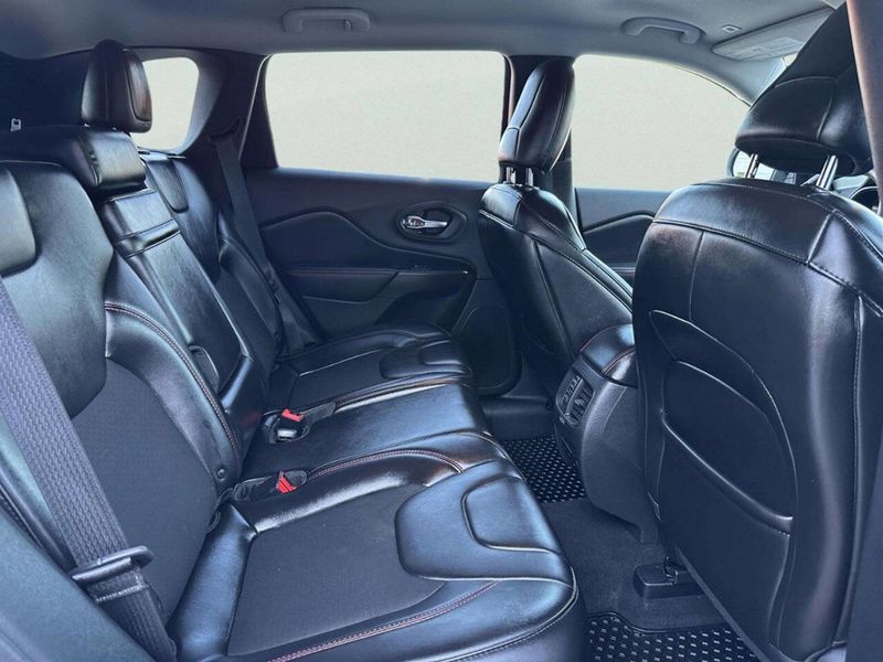 2019 Jeep Cherokee Trailhawk 4x4 4dr SUV - 23054070 - 14