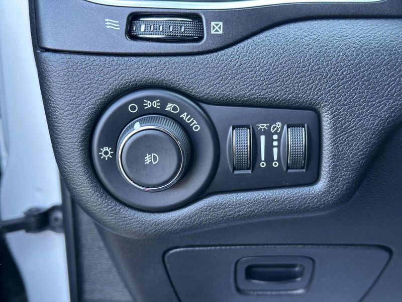 2019 Jeep Cherokee Trailhawk 4x4 4dr SUV - 23054070 - 30