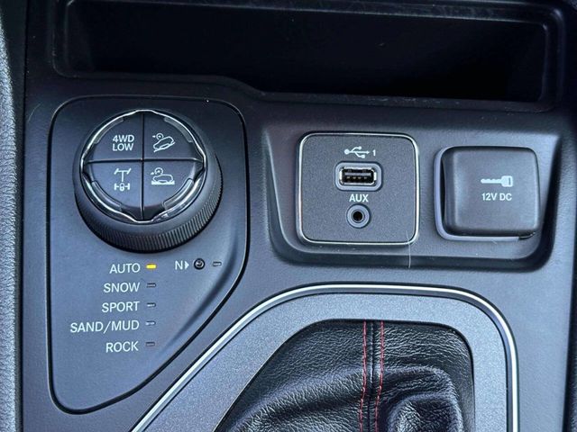 2019 Jeep Cherokee Trailhawk 4x4 4dr SUV - 23054070 - 32