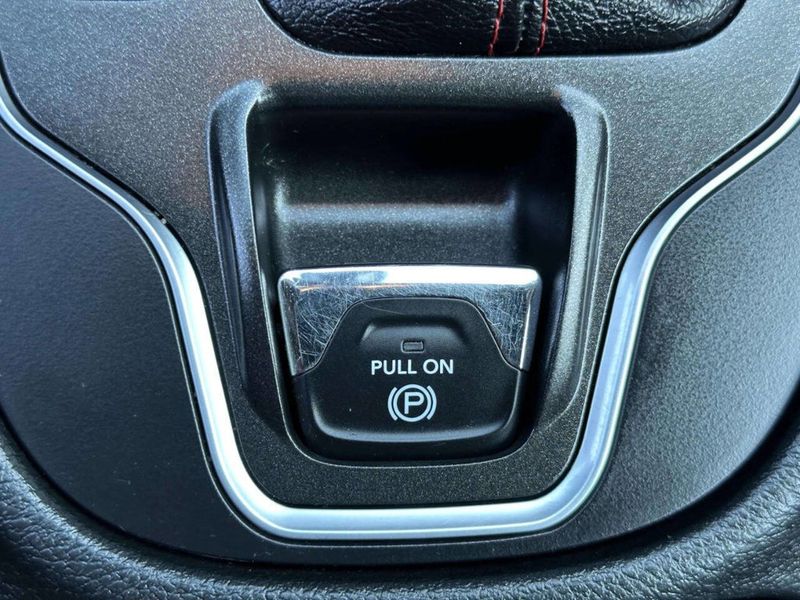 2019 Jeep Cherokee Trailhawk 4x4 4dr SUV - 23054070 - 33