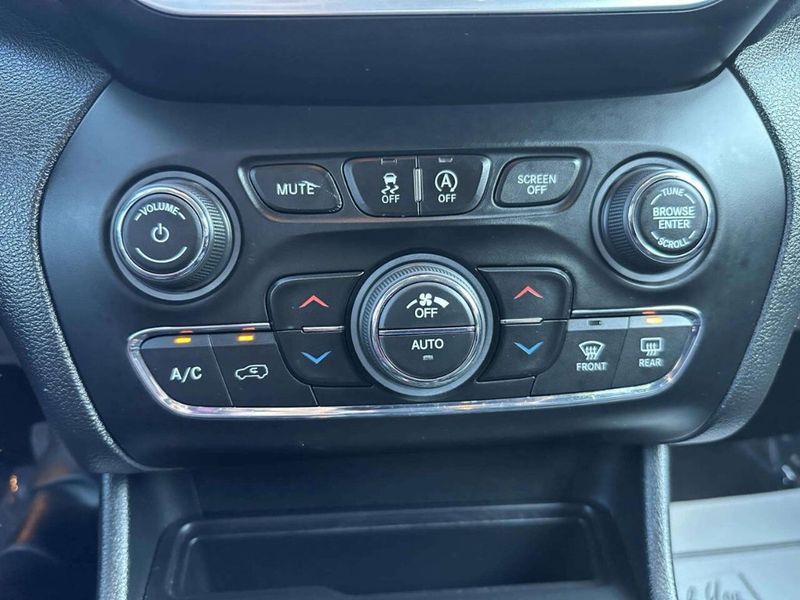 2019 Jeep Cherokee Trailhawk 4x4 4dr SUV - 23054070 - 35