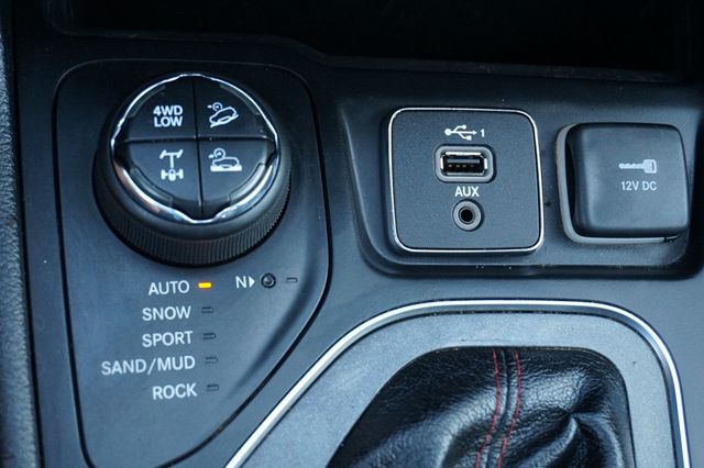 2019 Jeep Cherokee TRAILHAWK ELITE, 4X4, LIFTED, NEW ALL TERRAIN TIRES, LADDER RACK - 23081554 - 41