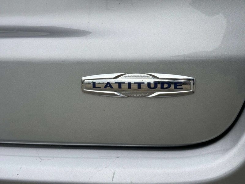 2019 Jeep Compass Latitude 4dr SUV - 22993939 - 14