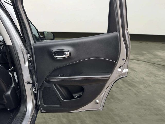 2019 Jeep Compass Latitude 4dr SUV - 22993939 - 16