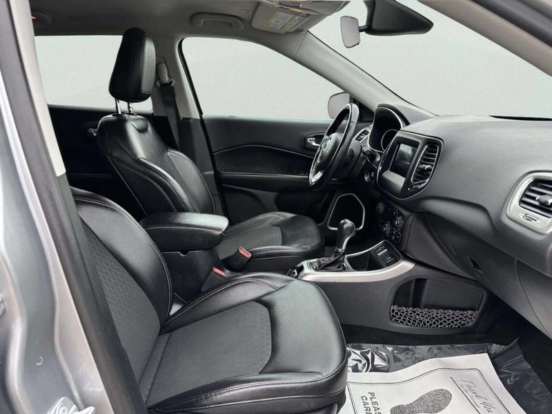 2019 Jeep Compass Latitude 4dr SUV - 22993939 - 22