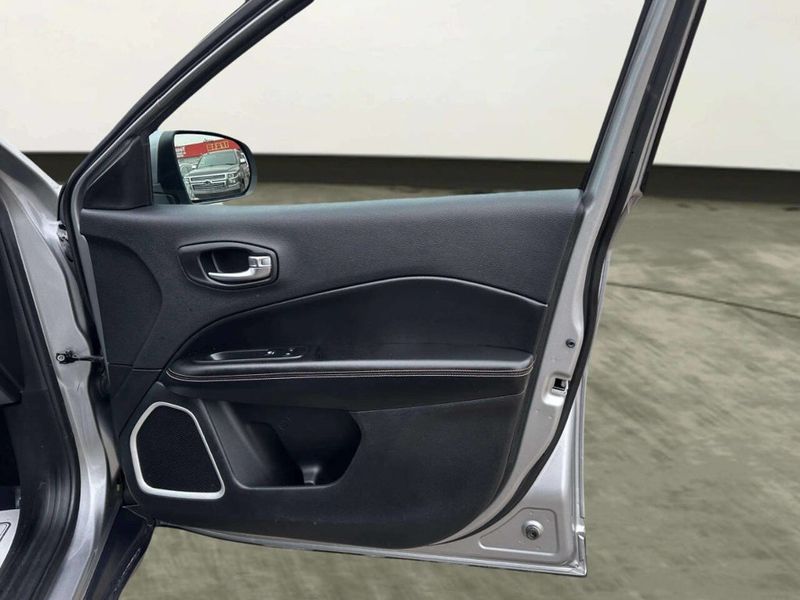 2019 Jeep Compass Latitude 4dr SUV - 22993939 - 23