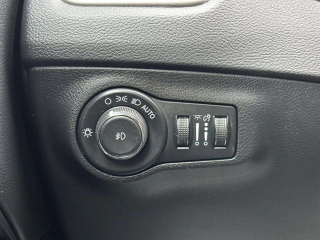 2019 Jeep Compass Latitude 4dr SUV - 22993939 - 31