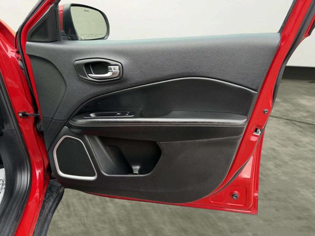 2019 Jeep Compass Latitude 4x4 - 22982695 - 25