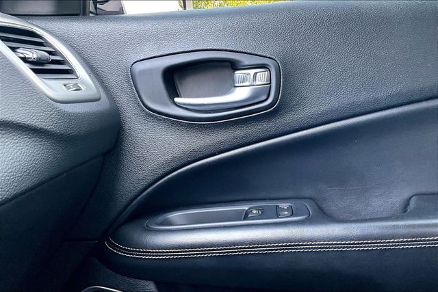 2019 Jeep Compass Latitude 4x4 - 23065989 - 31