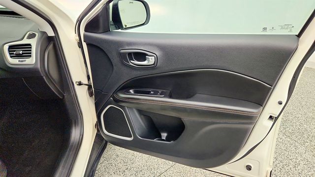 2019 Jeep Compass Latitude 4x4 - 23026181 - 24
