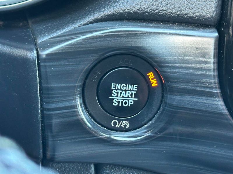 2019 Jeep Grand Cherokee Altitude 4x4 - 22901083 - 33